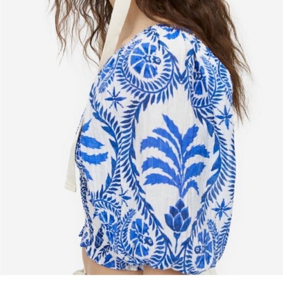 H&M blue patterned puff sleeve smocked sweetheart neckline top size medium - Picture 14 of 14